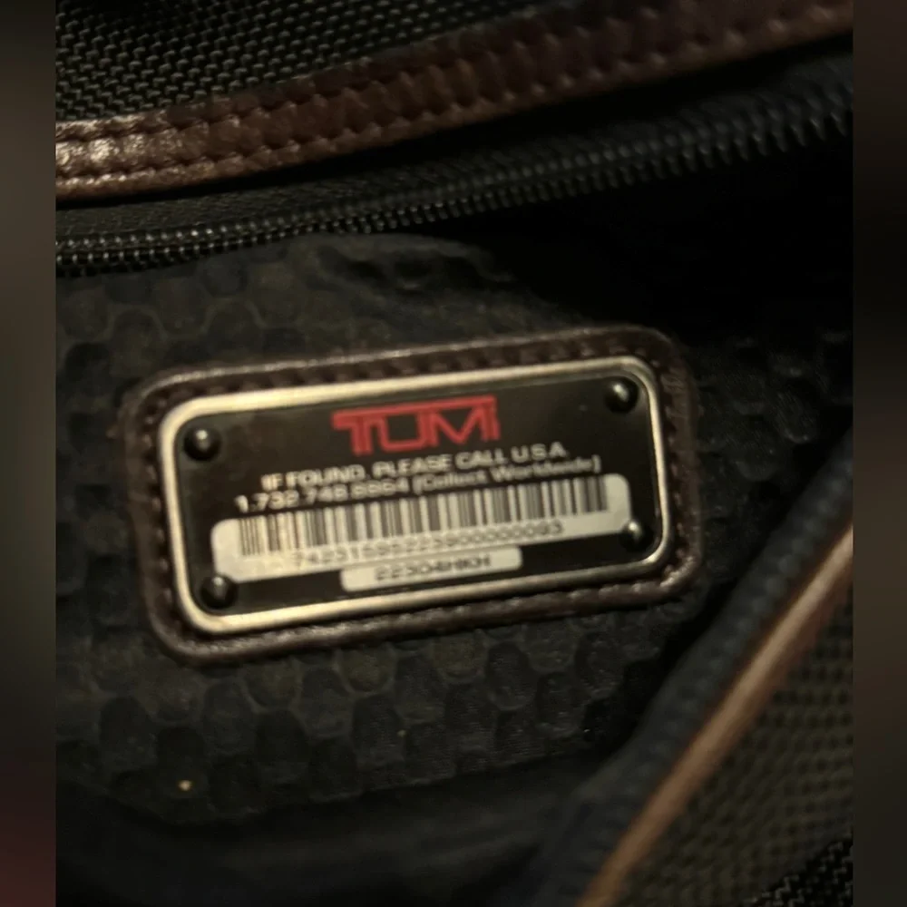 TUMI ALPHA BRAVO ANNAPOLIS CROSSBODY BAG - rarely used